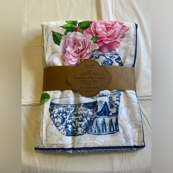 Gorgeous Maison d’Hermine Tablecloth 54” x 72” - Picture 7 of 9